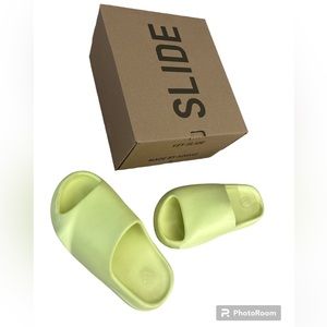 Yeezy Slides 'Glow Green' 2022